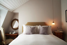mellow hotel room